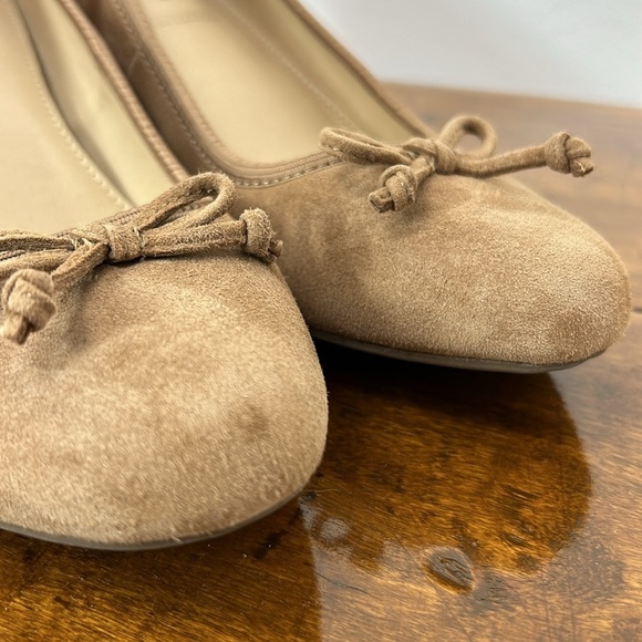 Me Too Suede Pumps Heels Shoes Women's Size 8.5 Leather Minimalist Neutral Work - Picture 2 of 11